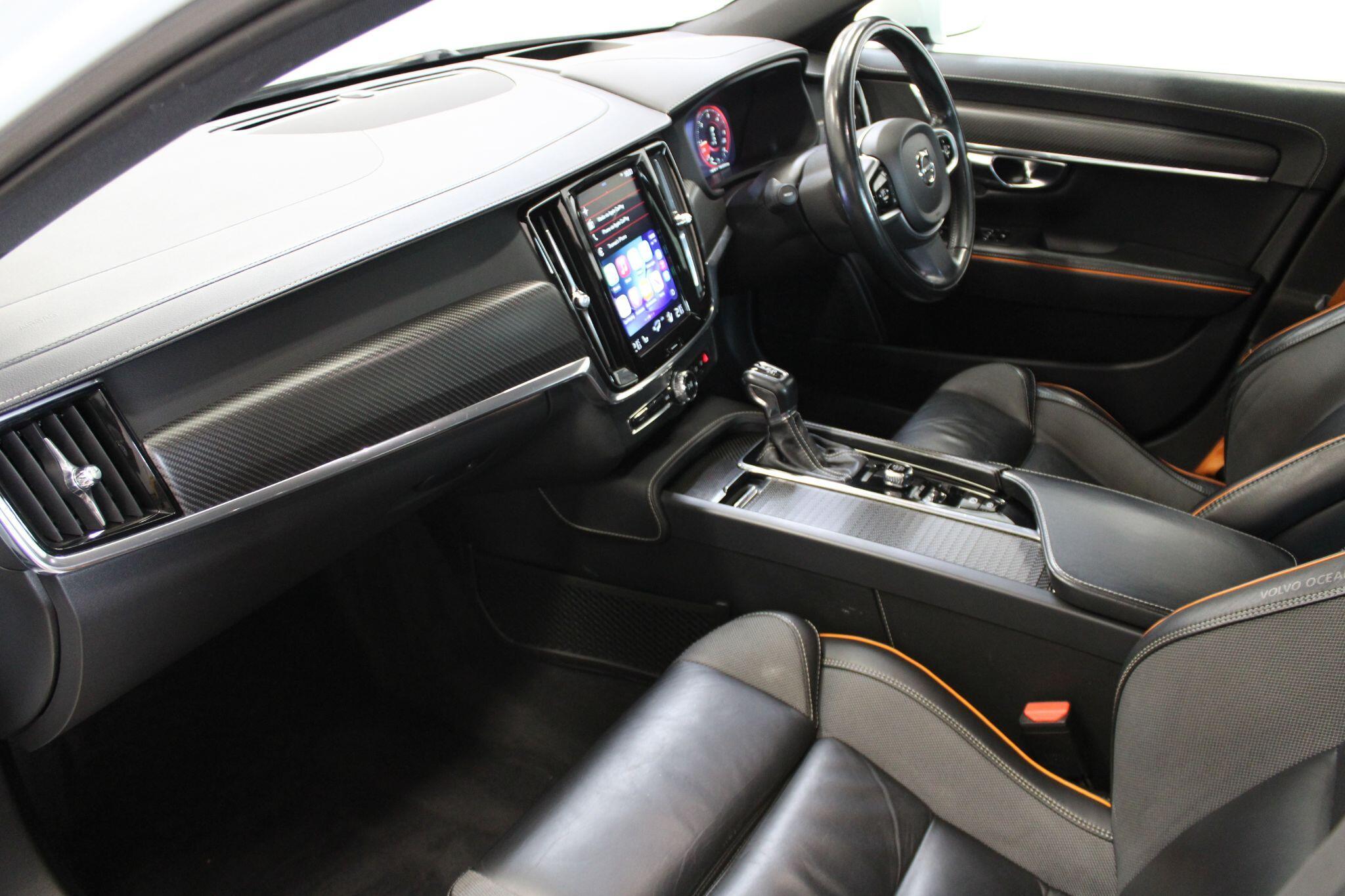 Volvo V90 CROSS COUNTRY - Image 2