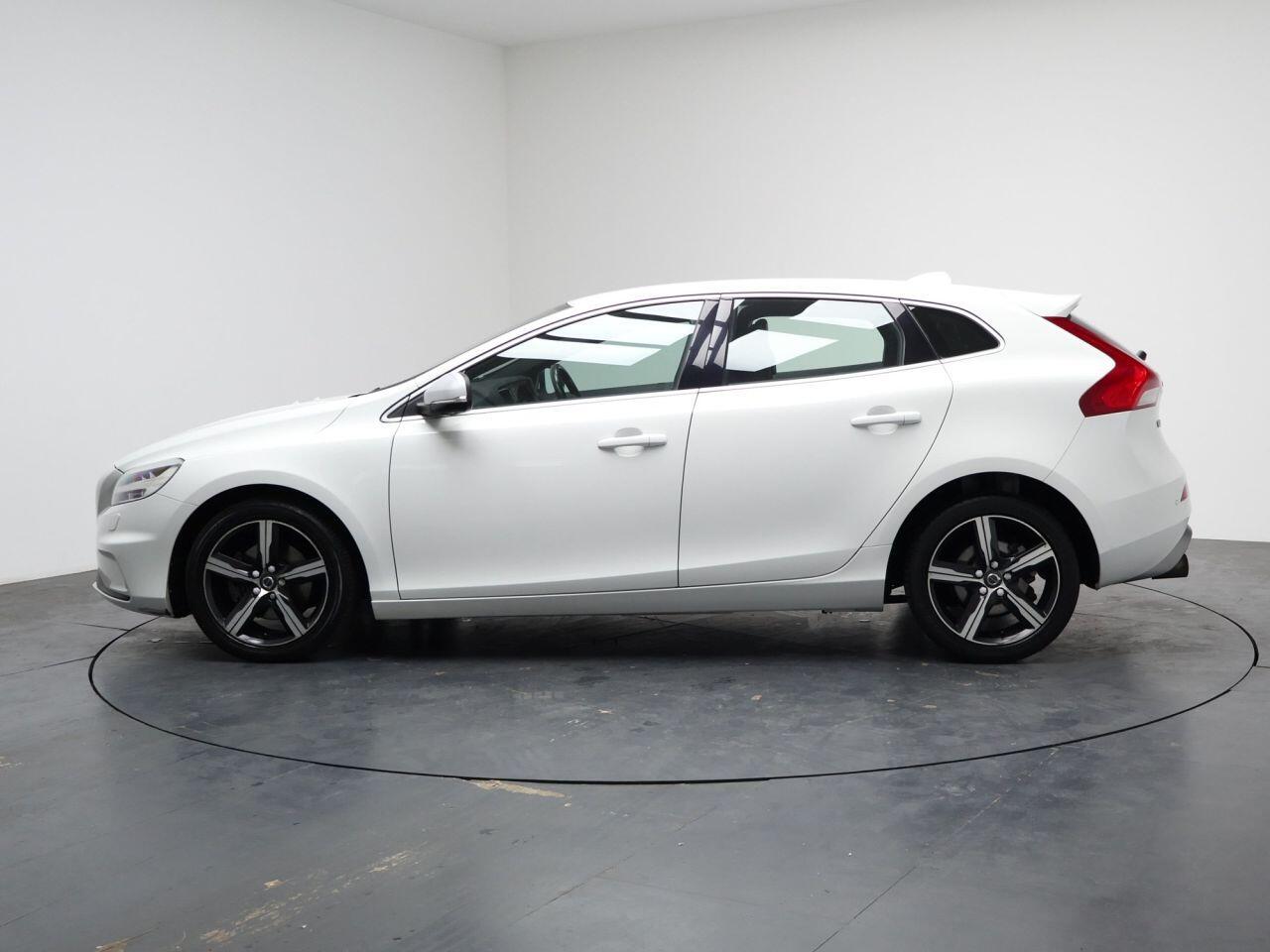Volvo V40 - Image 8