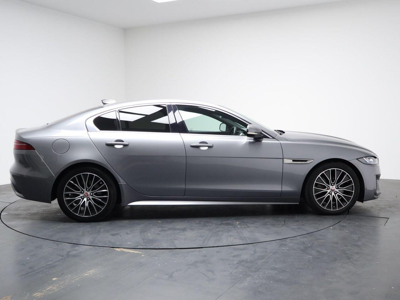 Jaguar XE - Image 14