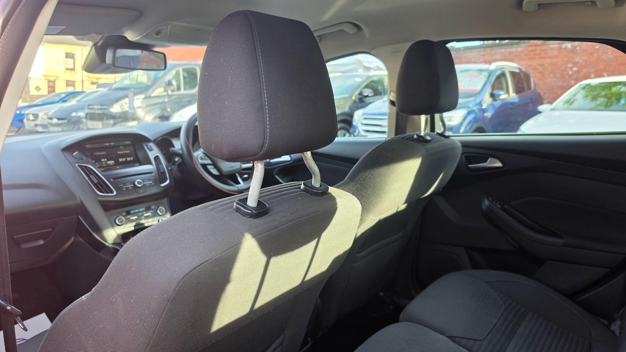 Ford Focus - Image 17