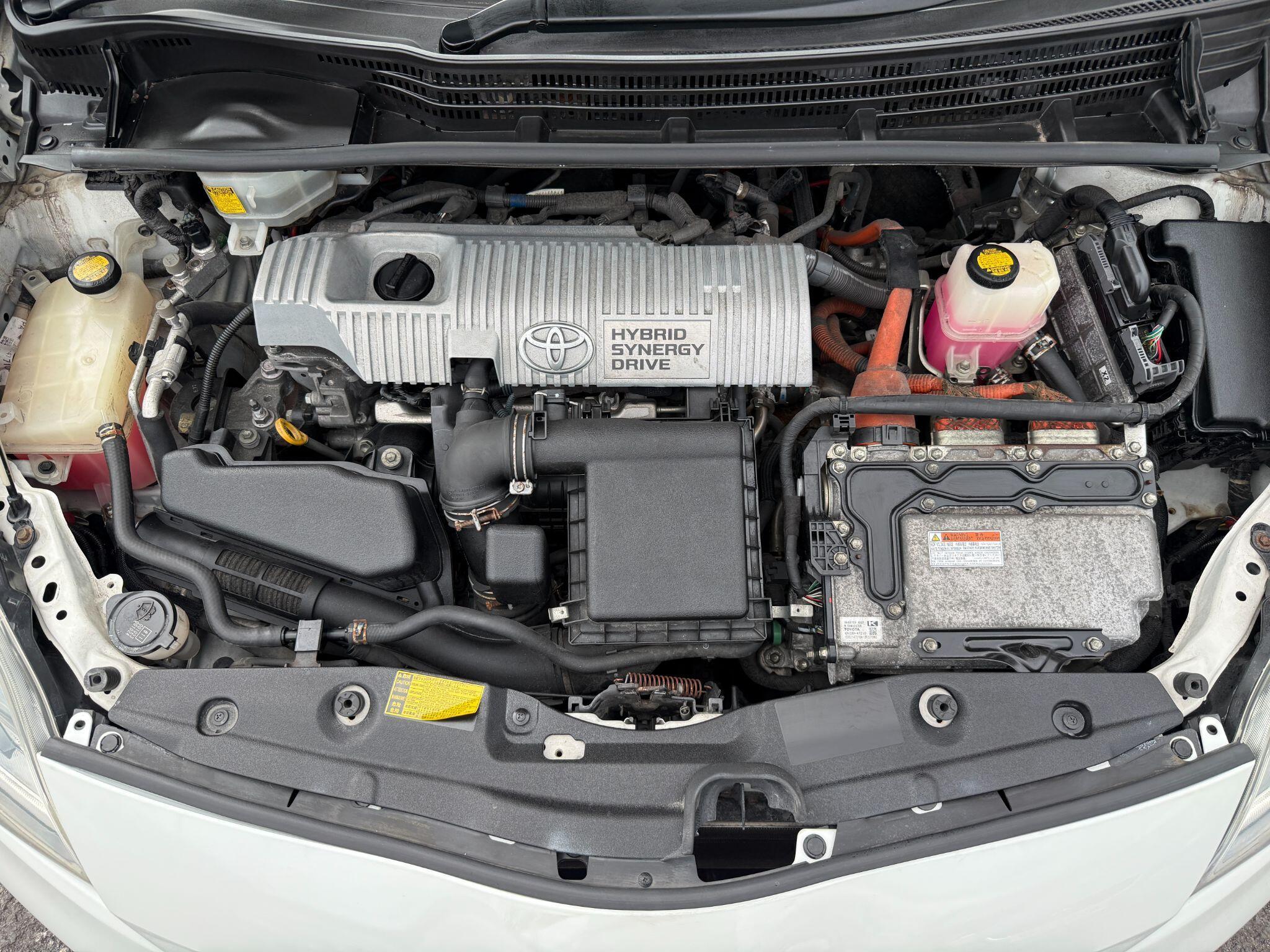 Toyota Prius - Image 58
