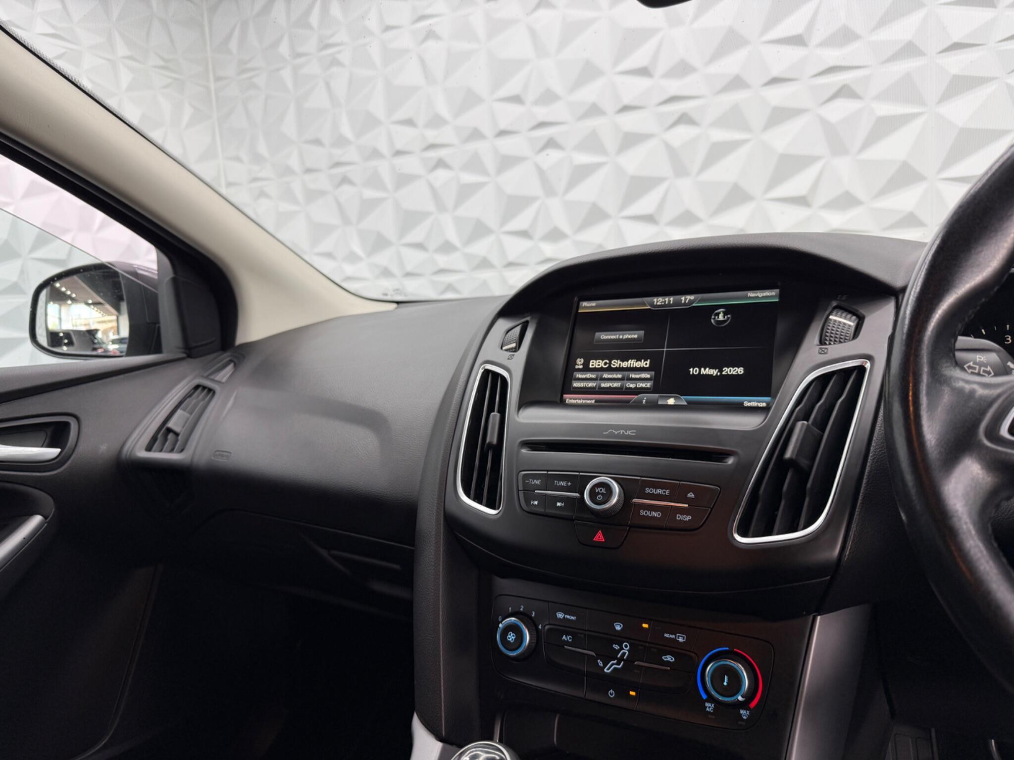 Ford Focus - Image 24