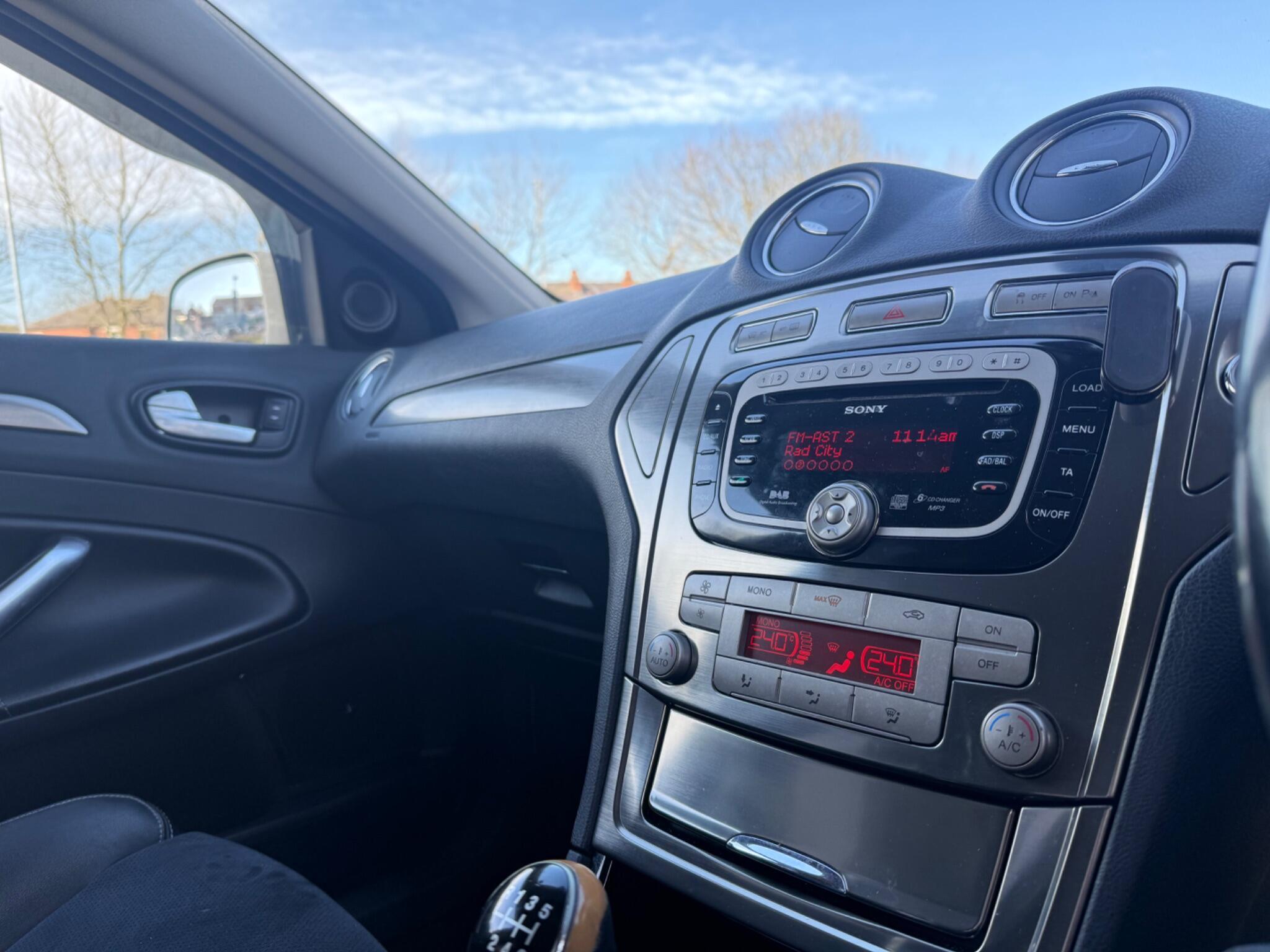 Ford Mondeo - Image 8