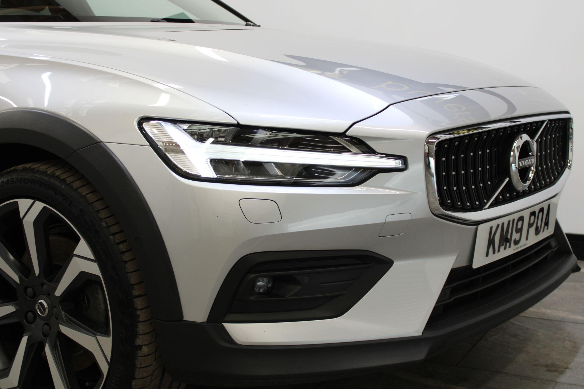 Volvo V60 CROSS COUNTRY - Image 8