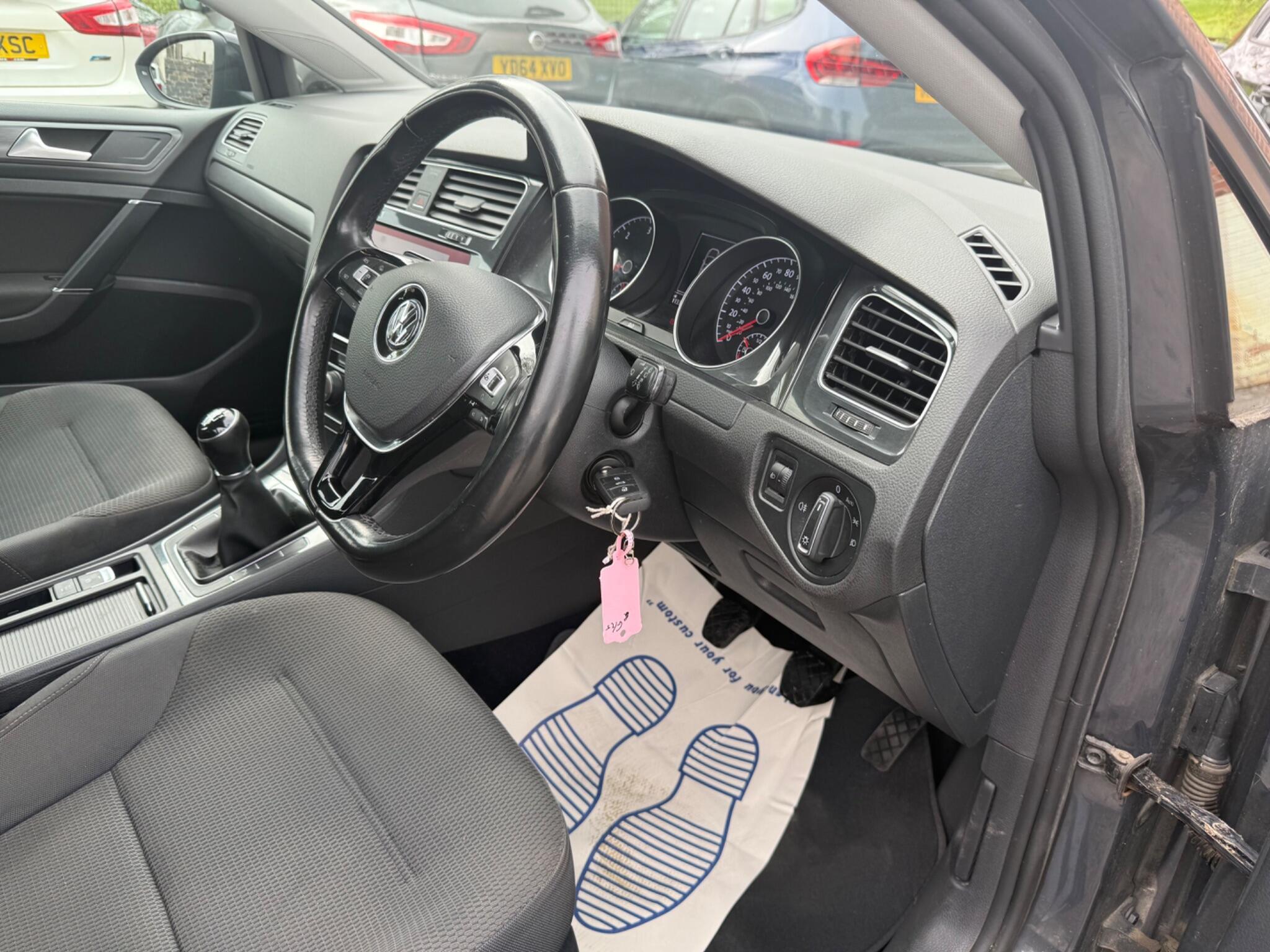 Volkswagen Golf - Image 22