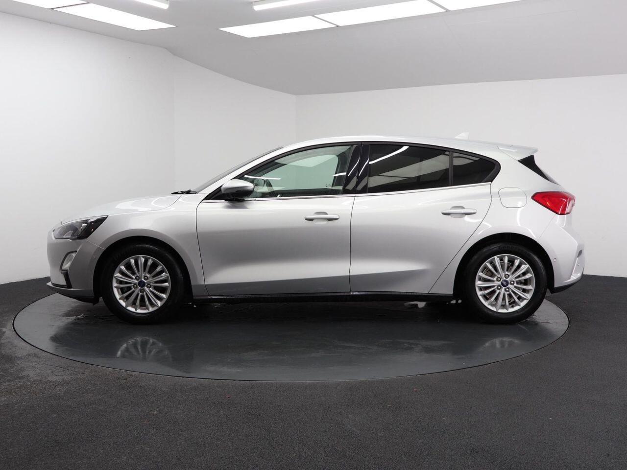 Ford Focus - Image 6