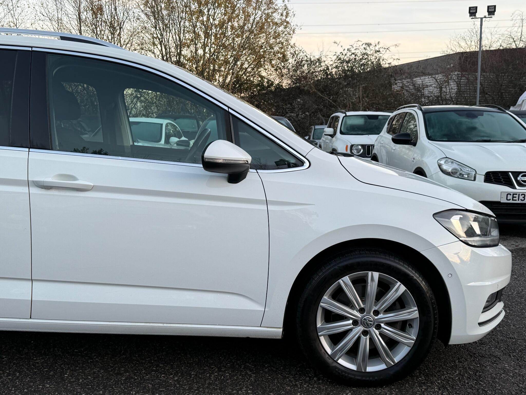 Volkswagen Touran - Image 18