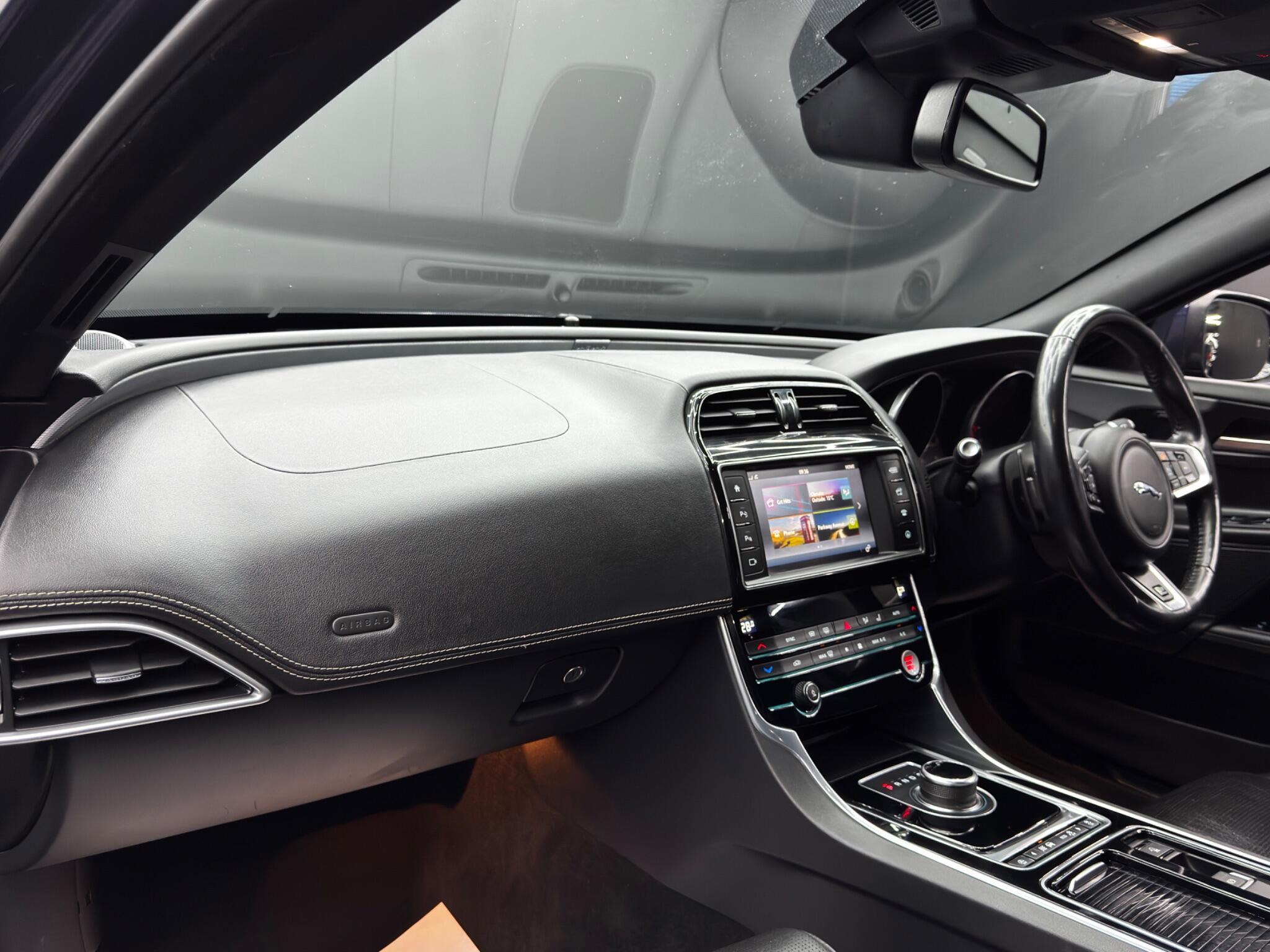 Jaguar XE - Image 11