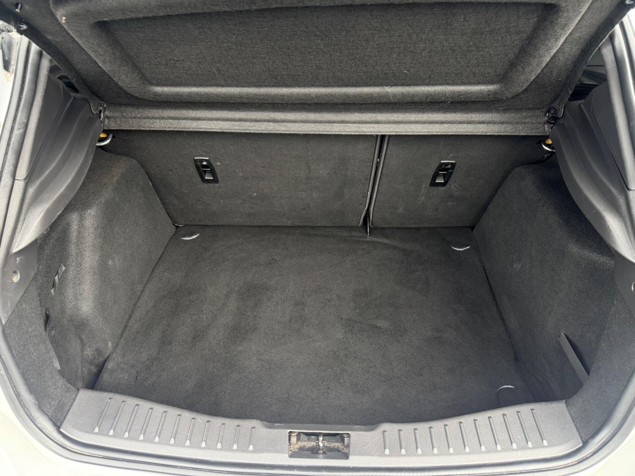 Ford Focus - Image 23