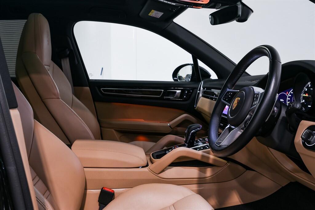 Porsche Cayenne - Image 16