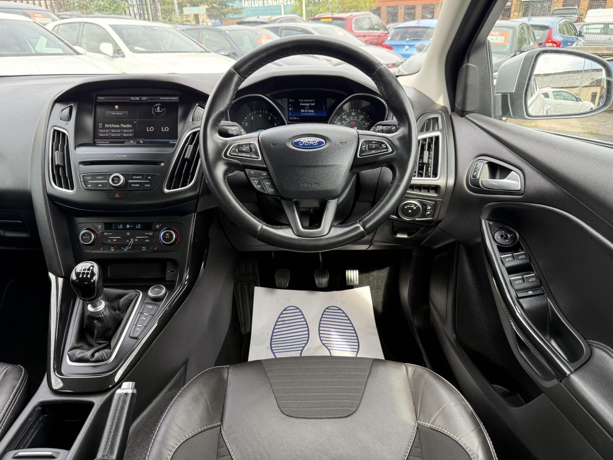 Ford Focus - Image 36