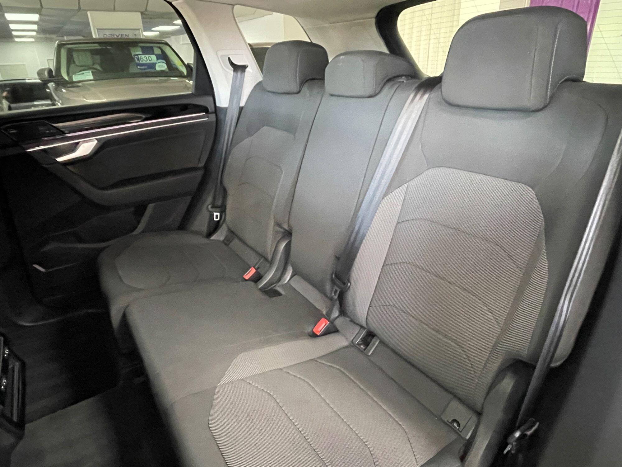 Volkswagen Touareg - Image 29