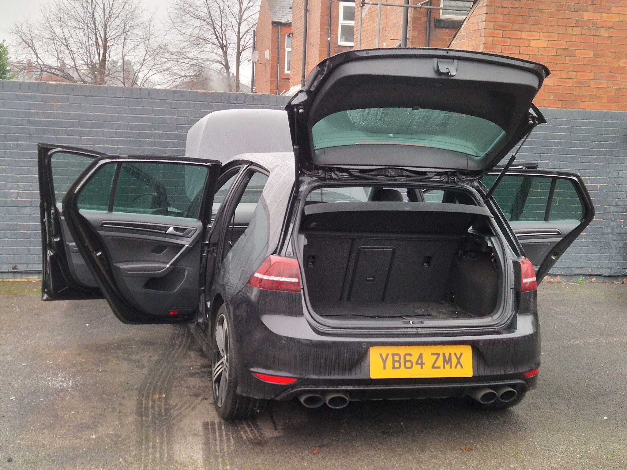 Volkswagen Golf - Image 17