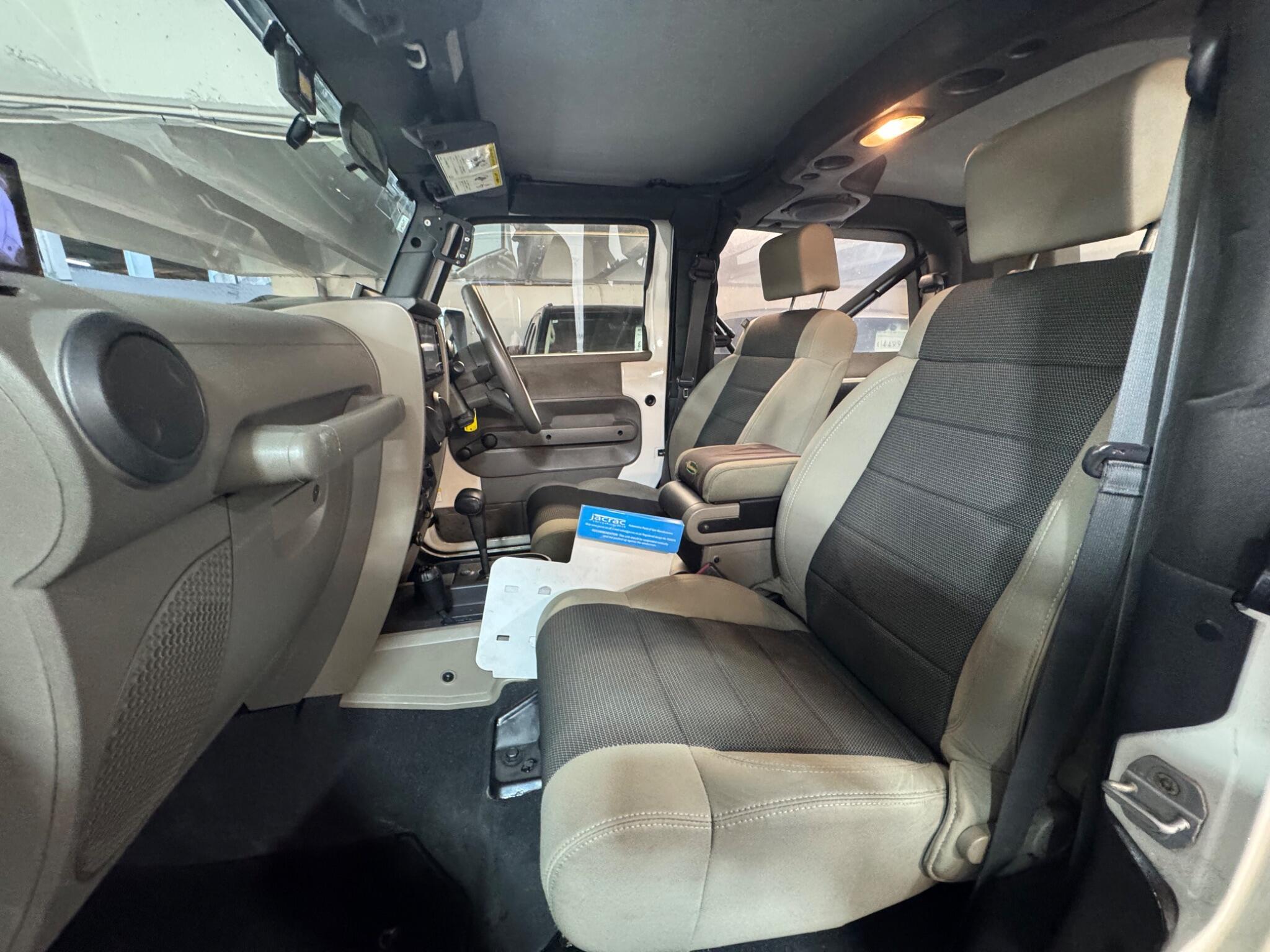 Jeep Wrangler - Image 10