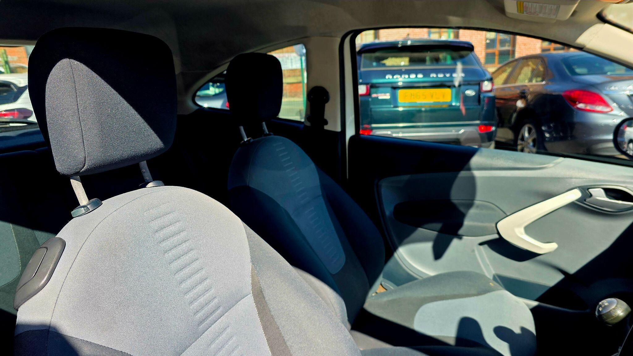 Ford KA - Image 12