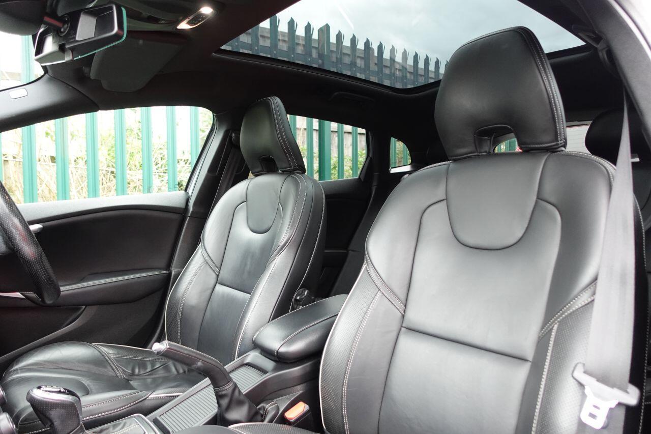 Volvo V40 - Image 17