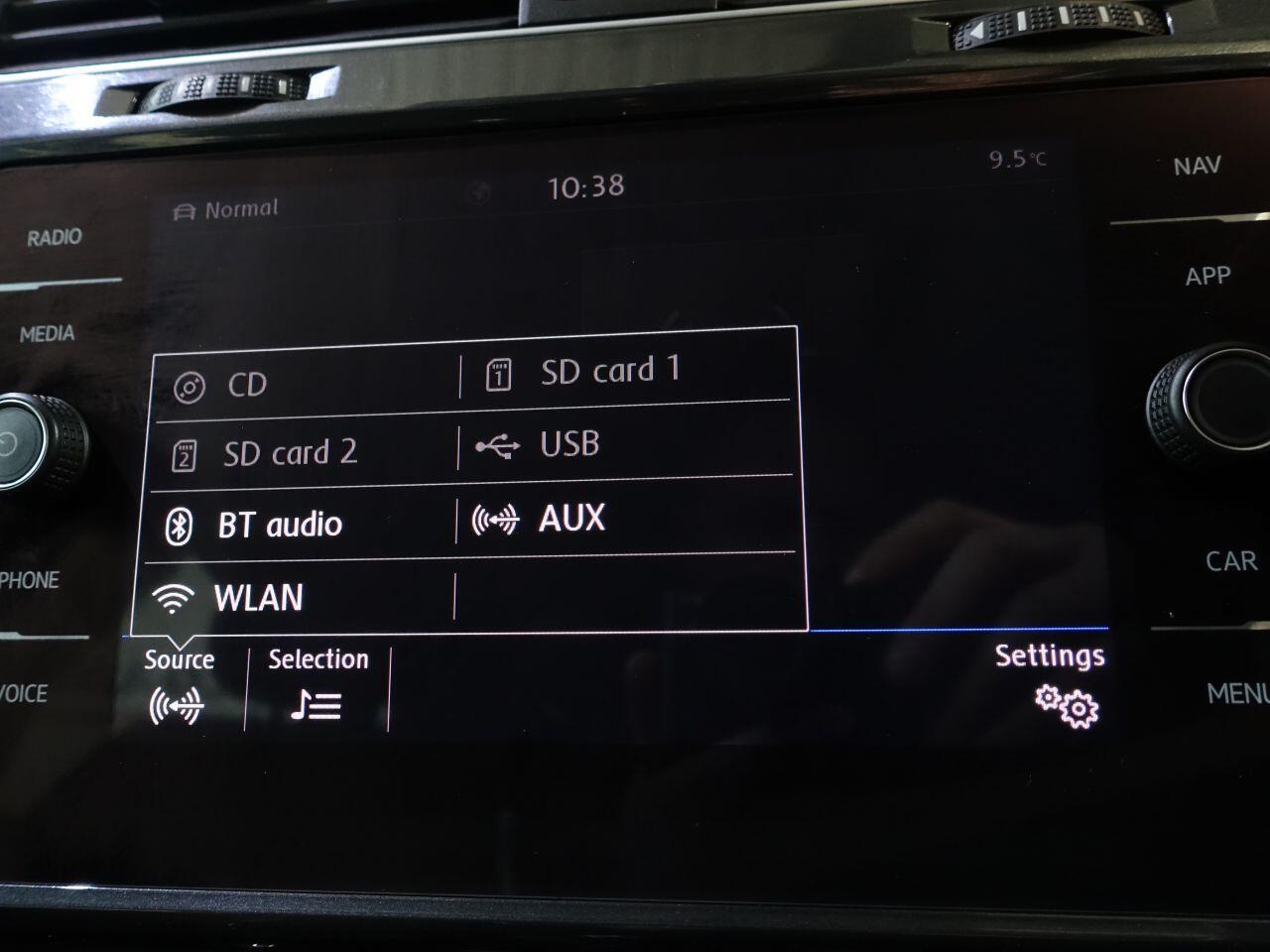 Volkswagen Golf - Image 29