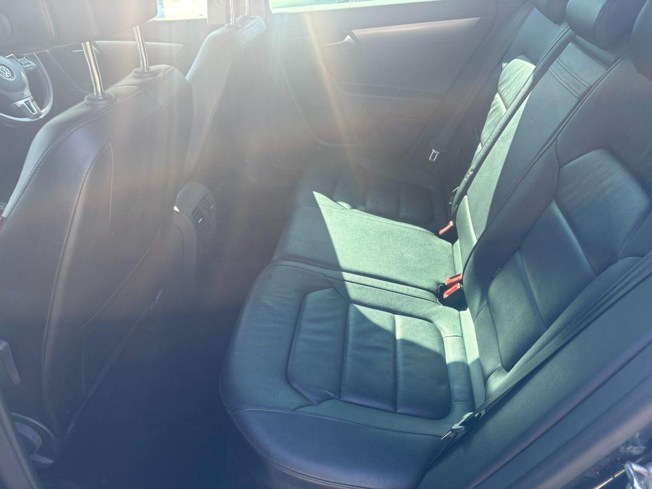 Volkswagen Passat - Image 19