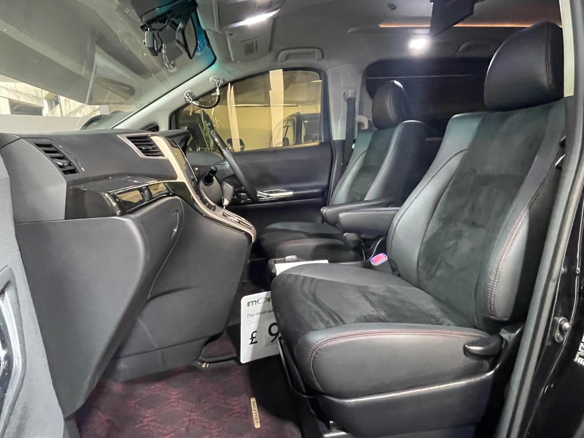Toyota Vellfire - Image 9