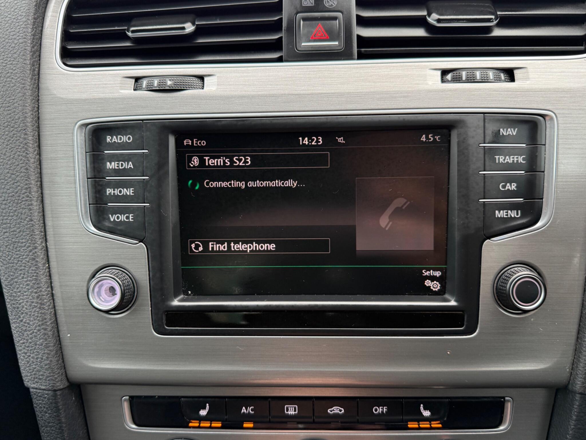 Volkswagen Golf - Image 35