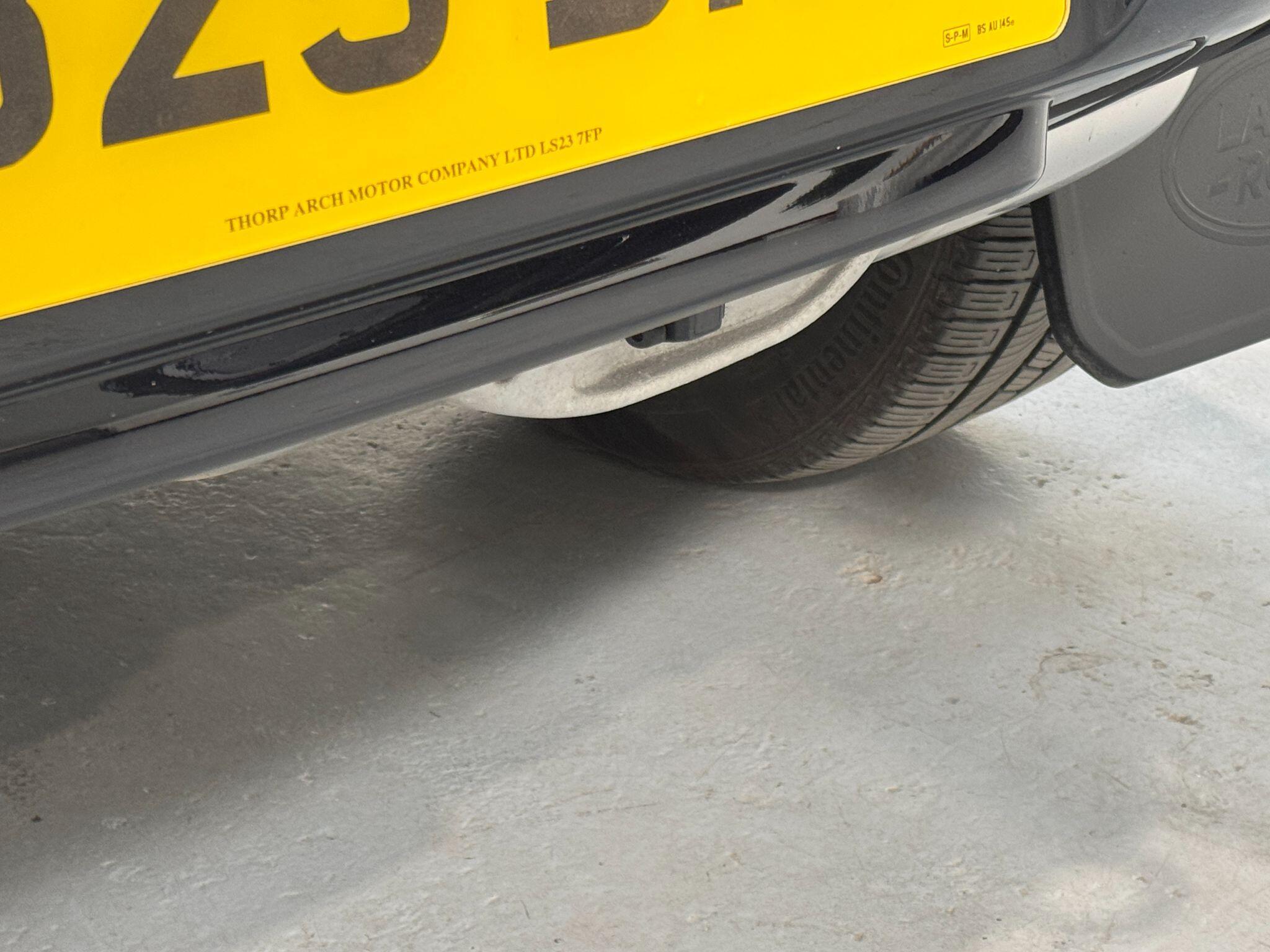 Land Rover Defender 110 - Image 63