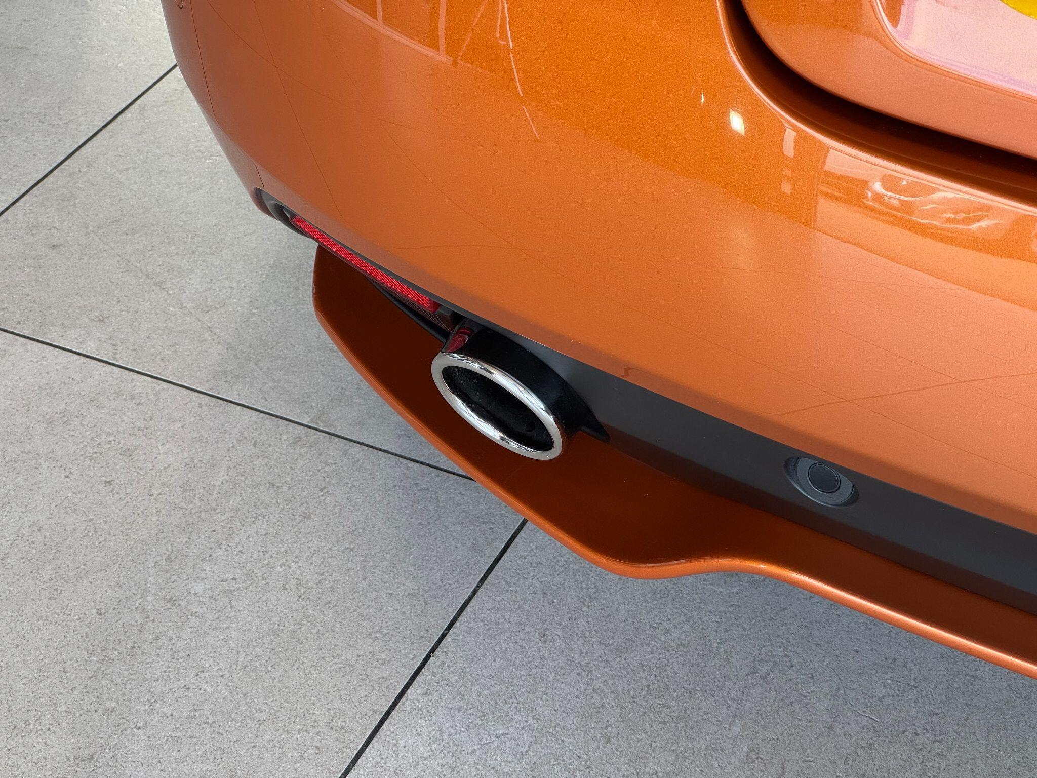 Aston Martin Virage - Image 15