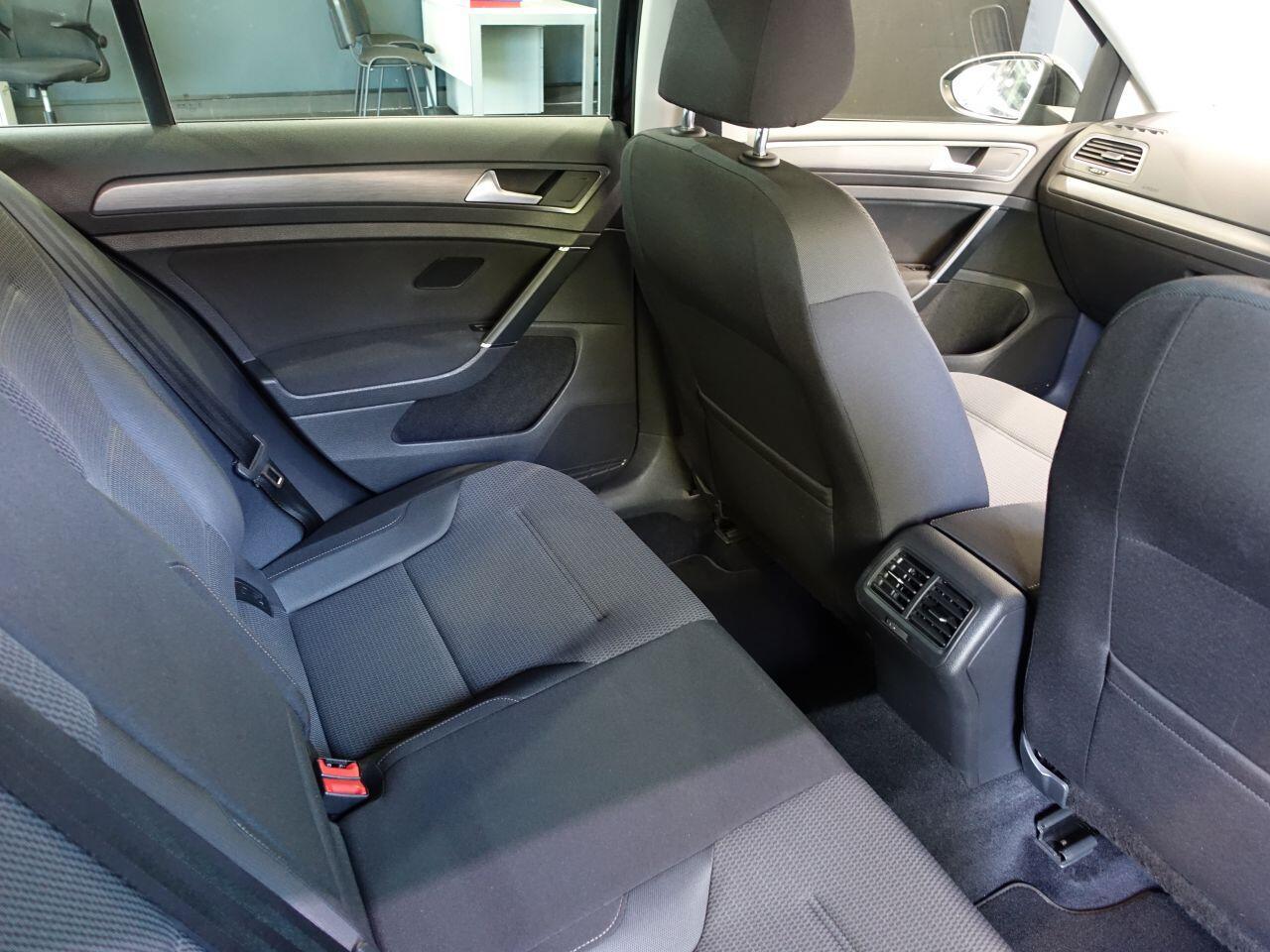 Volkswagen Golf - Image 15
