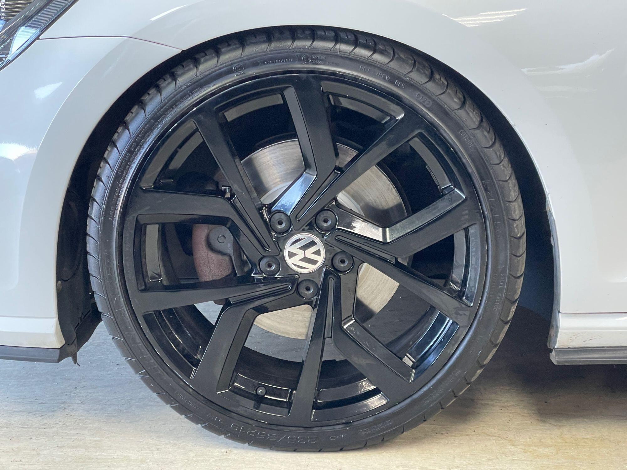 Volkswagen Golf - Image 17