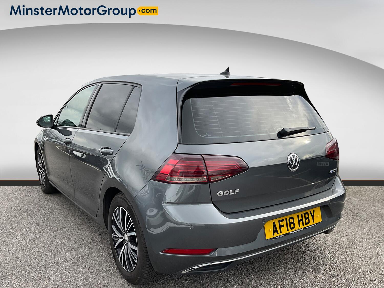 Volkswagen Golf - Image 4