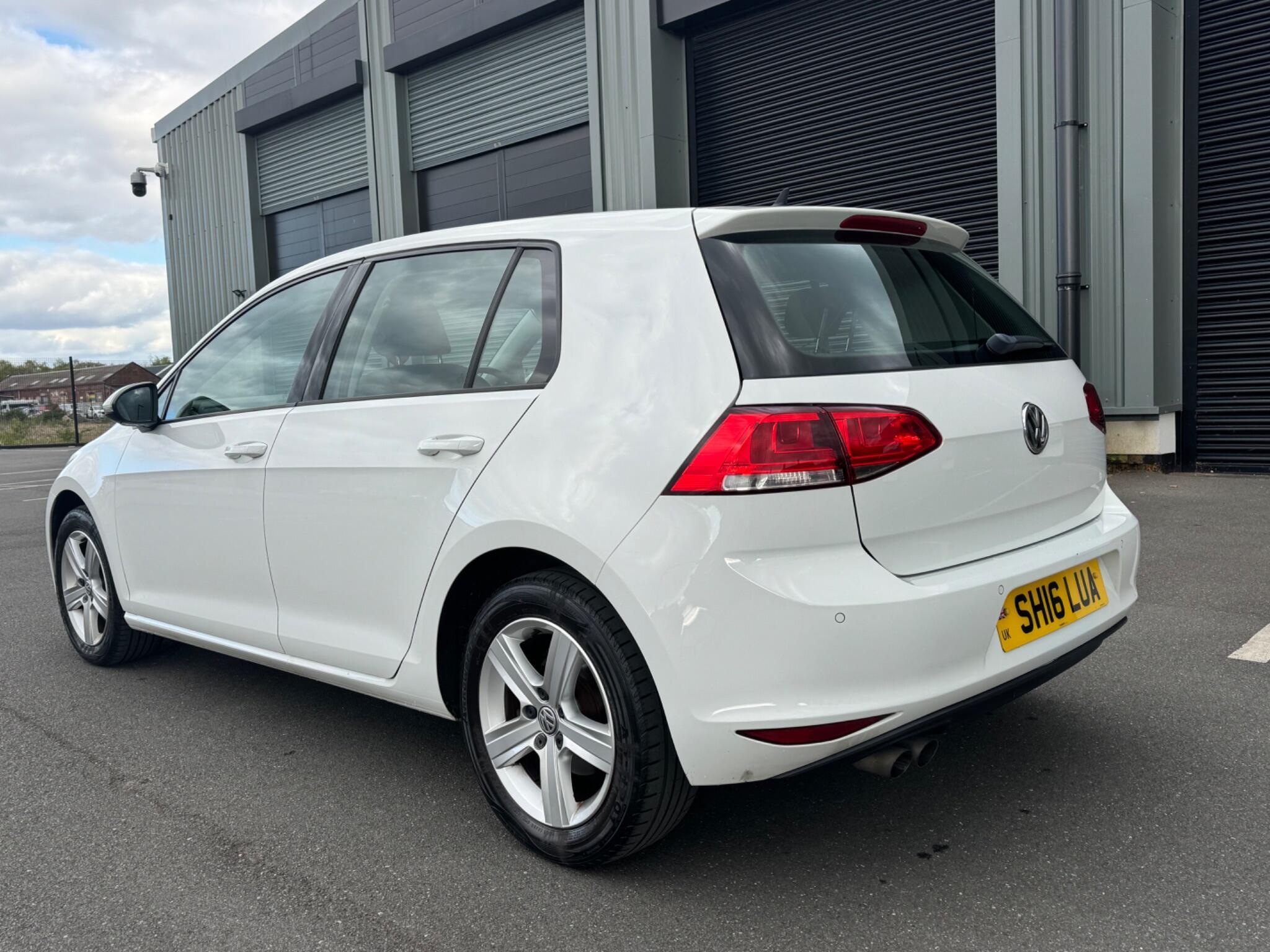 Volkswagen Golf - Image 4