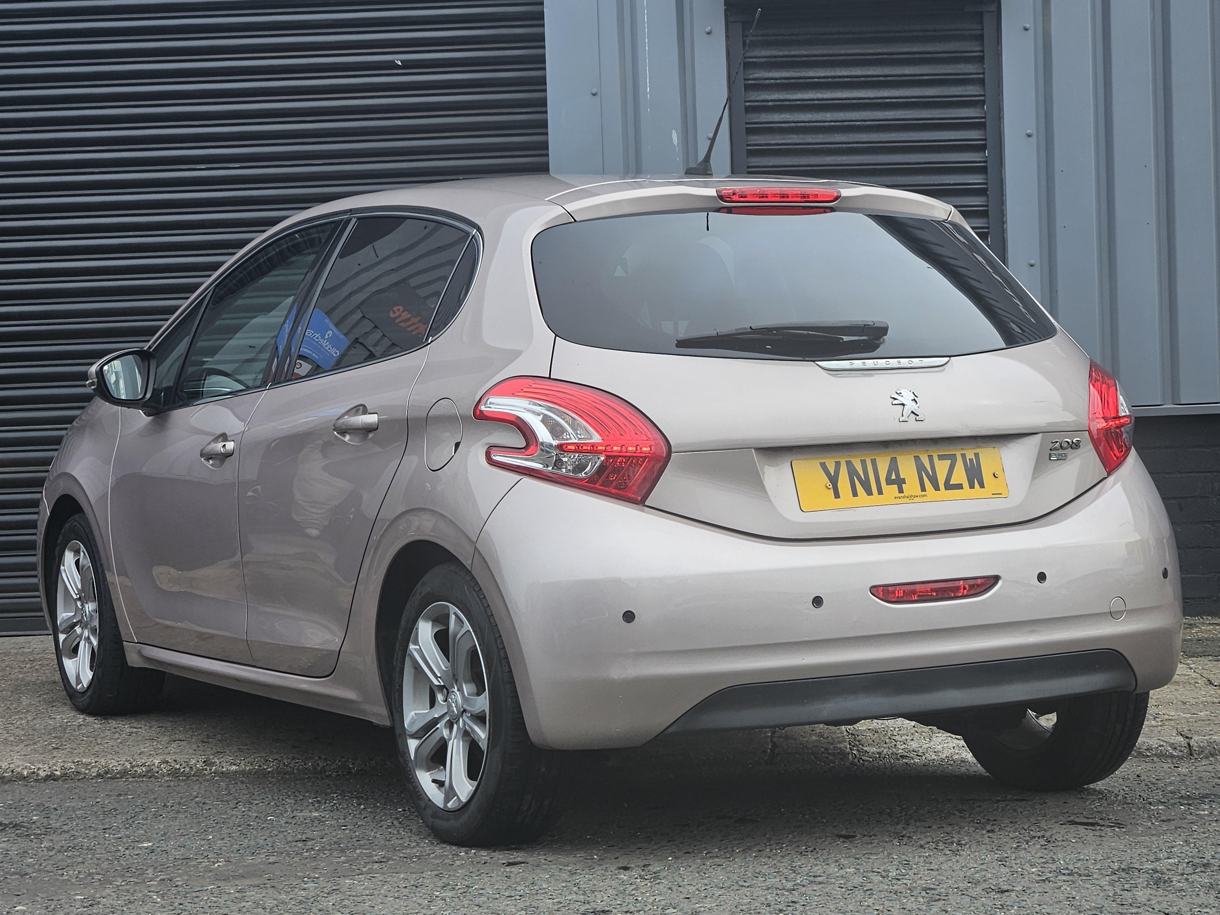 Peugeot 208 - Image 2