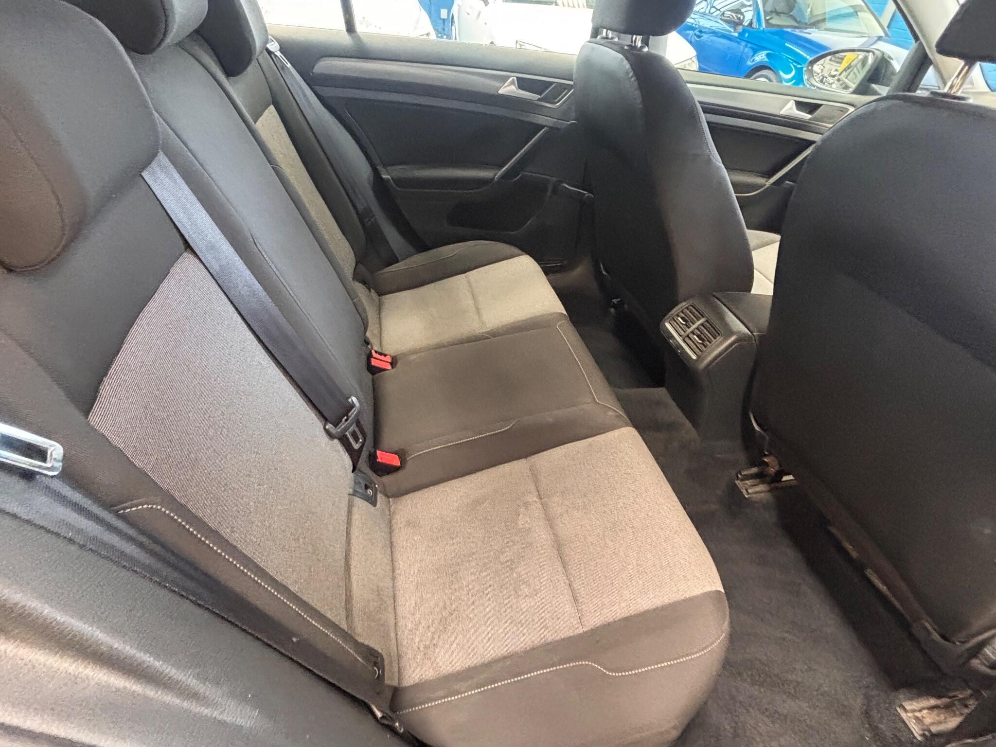 Volkswagen Golf - Image 21