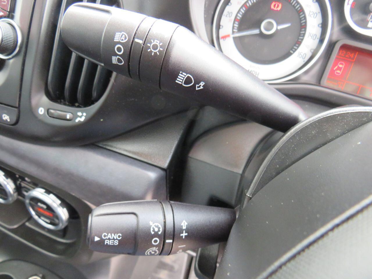 Fiat 500L - Image 17