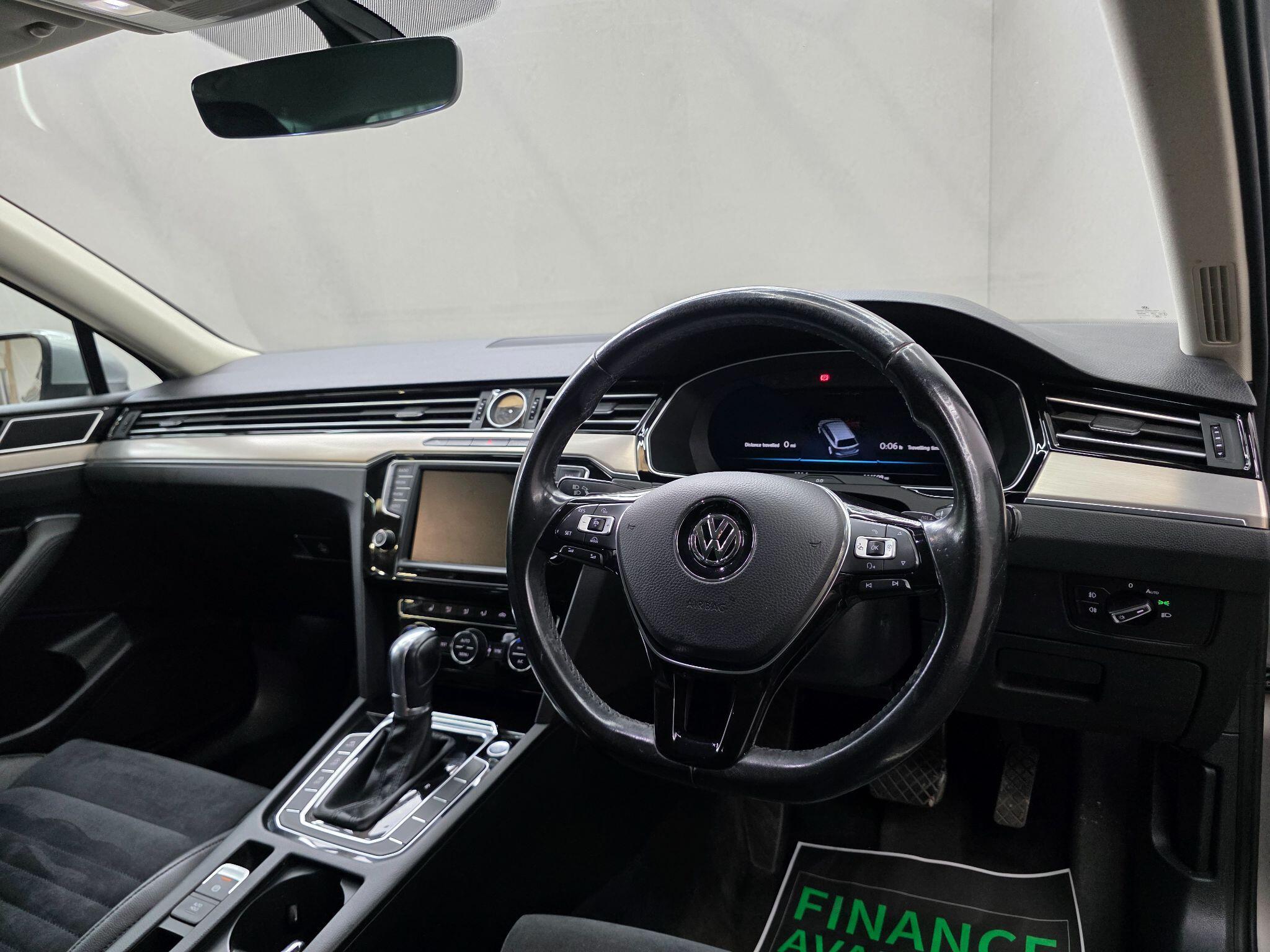 Volkswagen Passat - Image 12