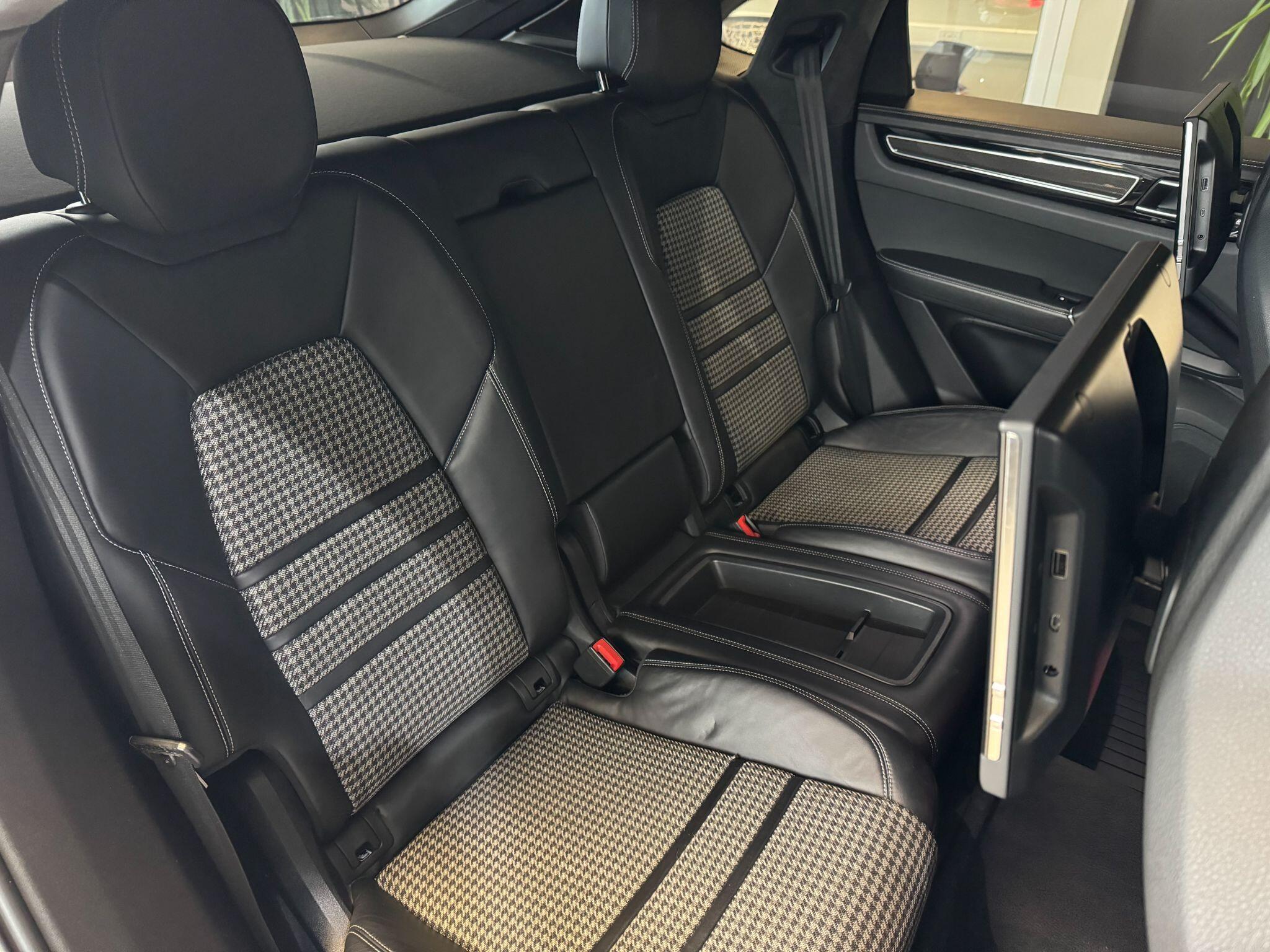 Porsche Cayenne - Image 29