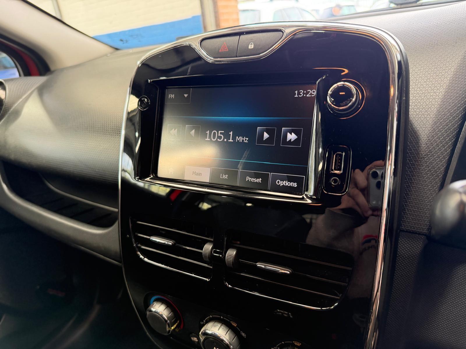 Renault Clio - Image 14