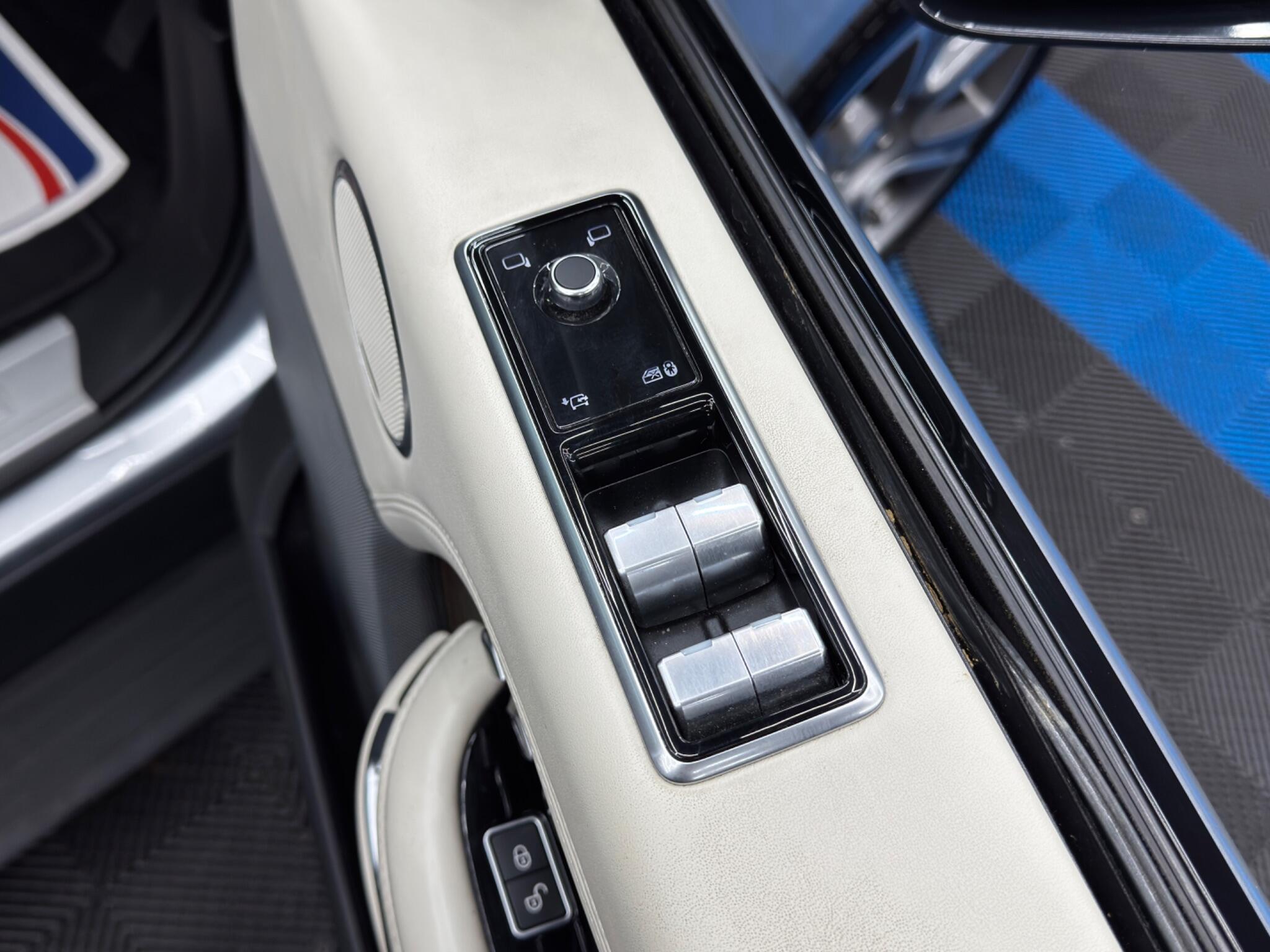 Land Rover Range Rover - Image 34