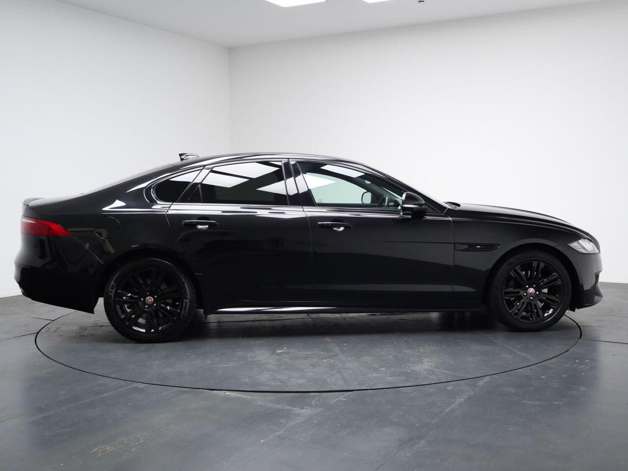 Jaguar XF - Image 8