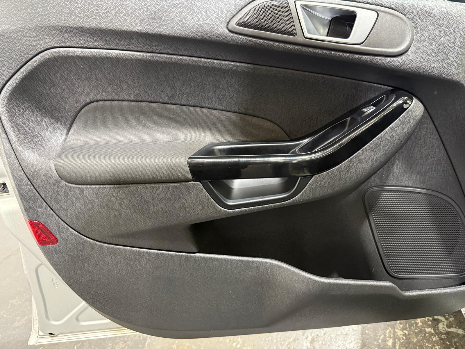 Ford Fiesta - Image 44