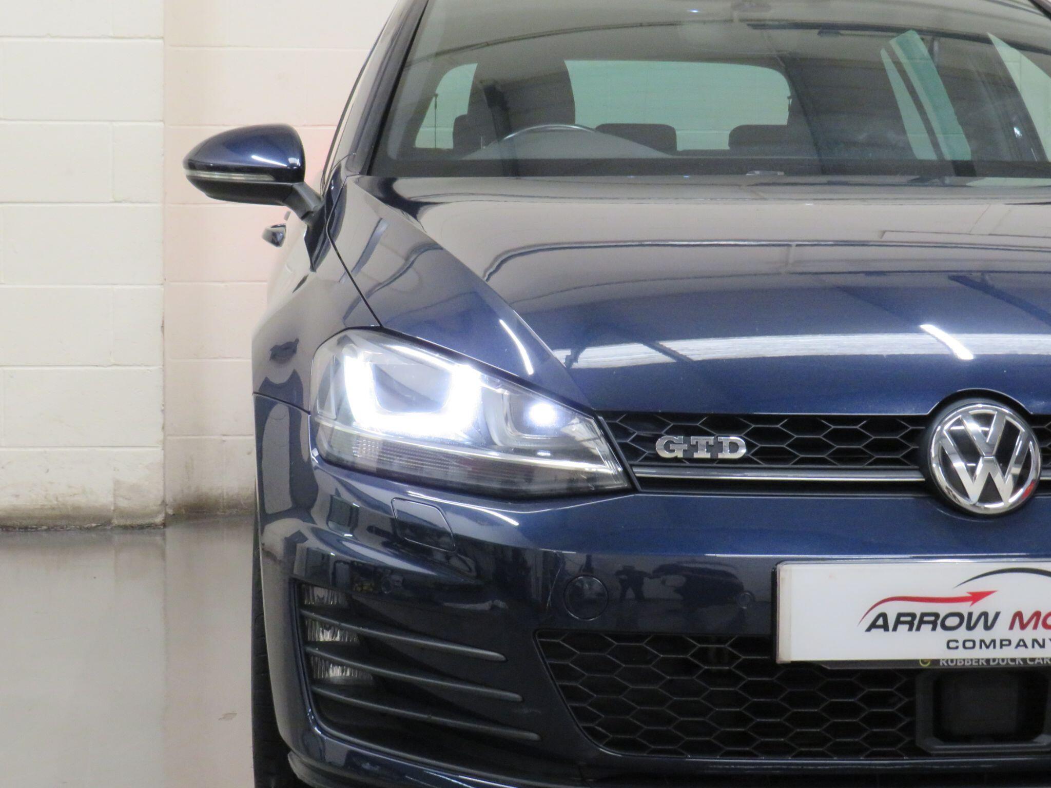Volkswagen Golf - Image 11