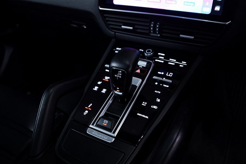 Porsche Cayenne - Image 22