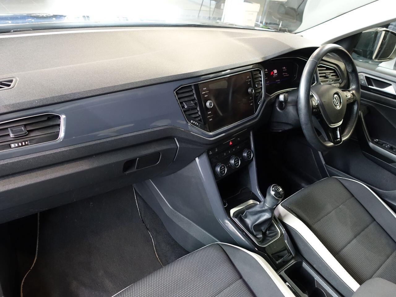 Volkswagen T-Roc - Image 11