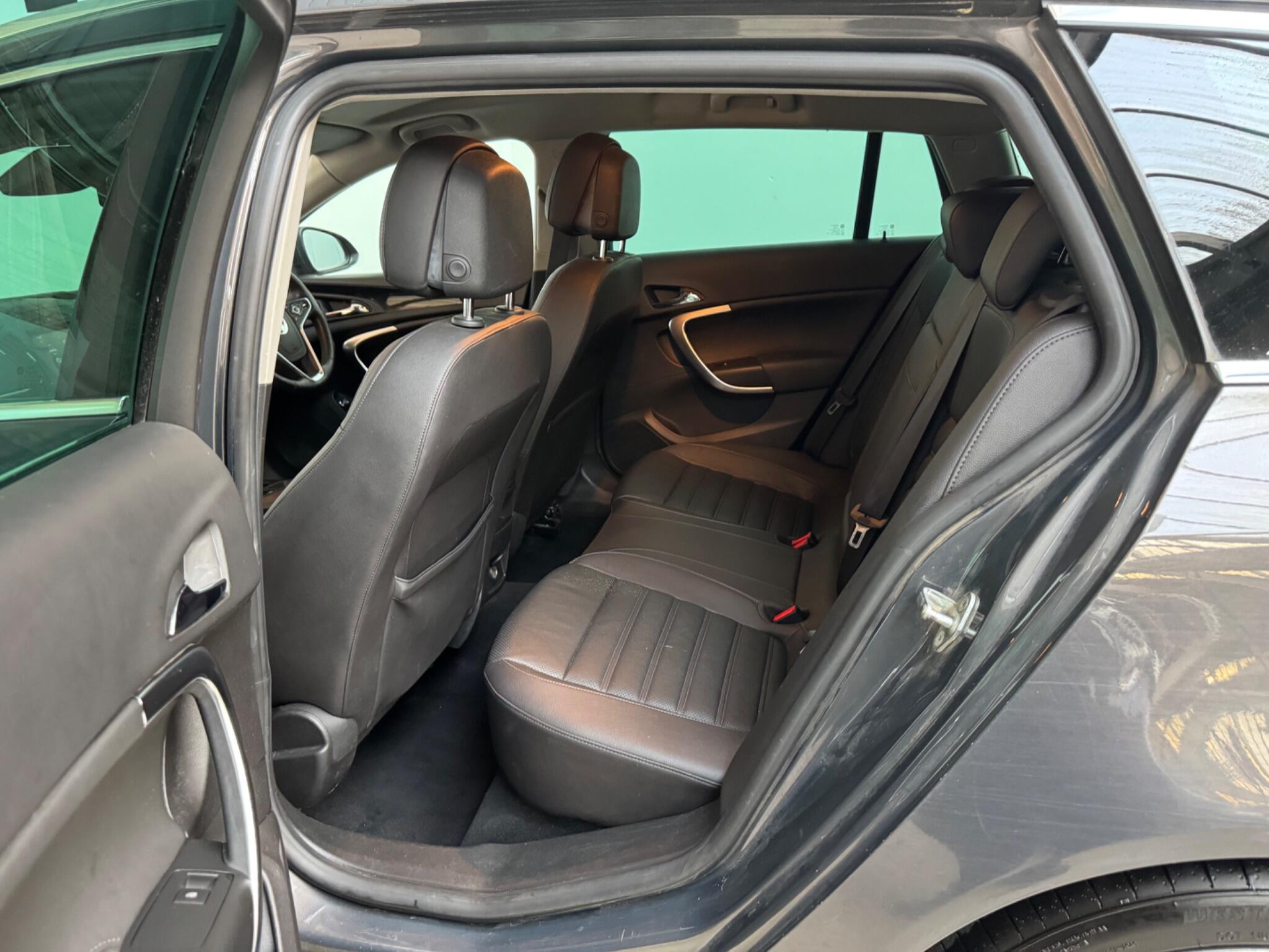 Vauxhall Insignia - Image 11