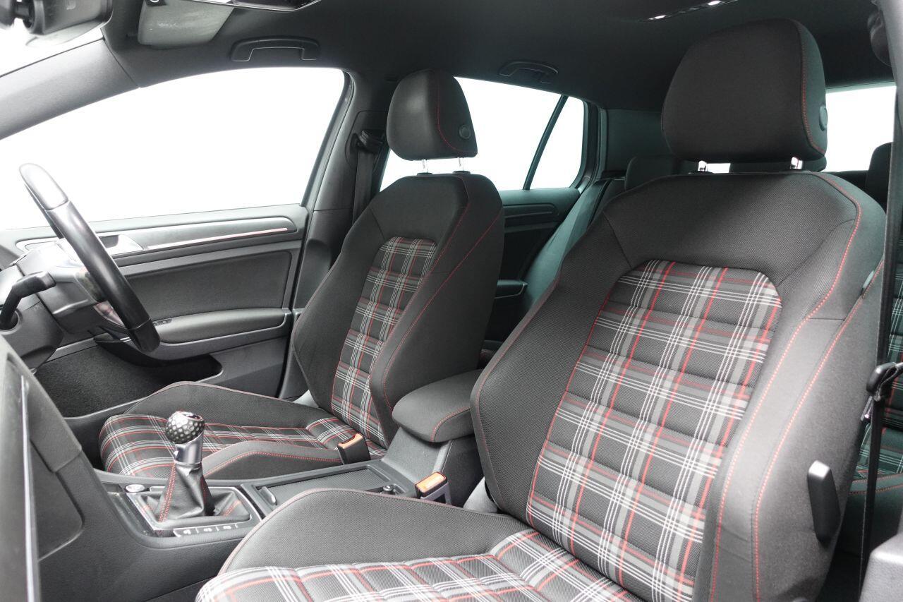 Volkswagen Golf - Image 21