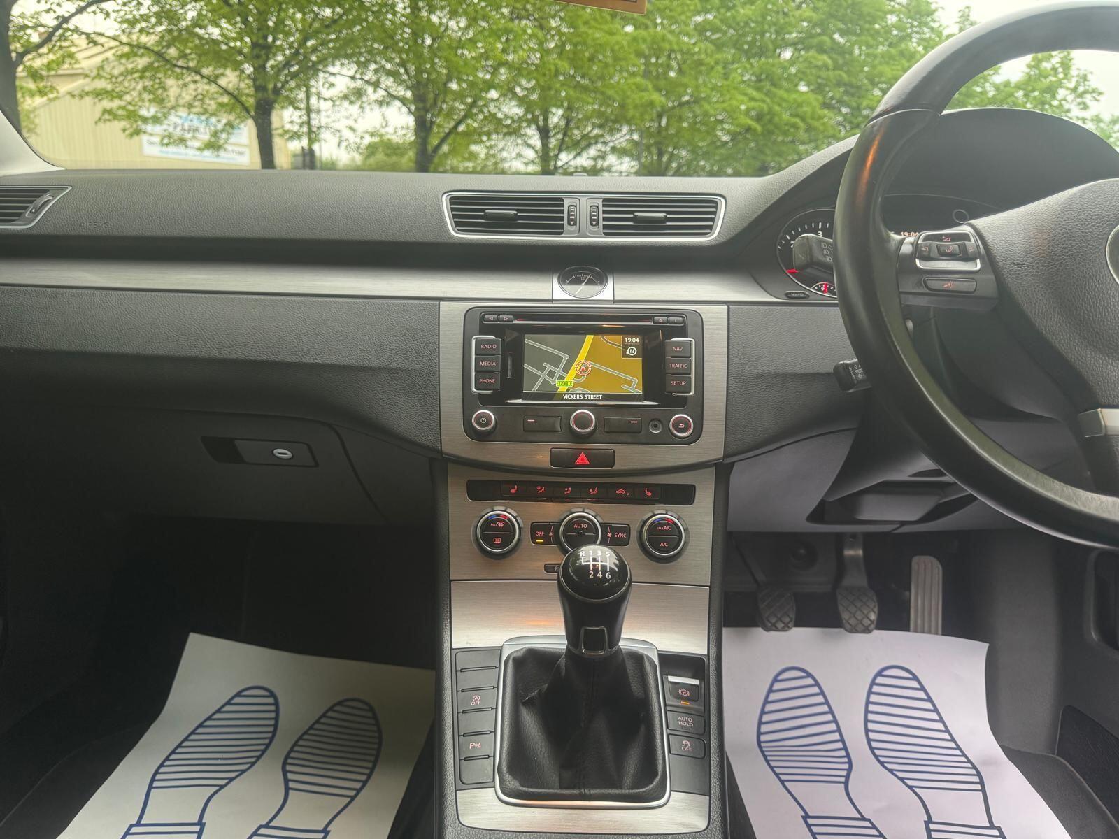 Volkswagen Passat - Image 14