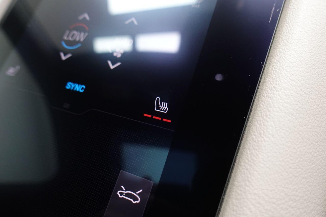 Porsche Taycan - Image 26