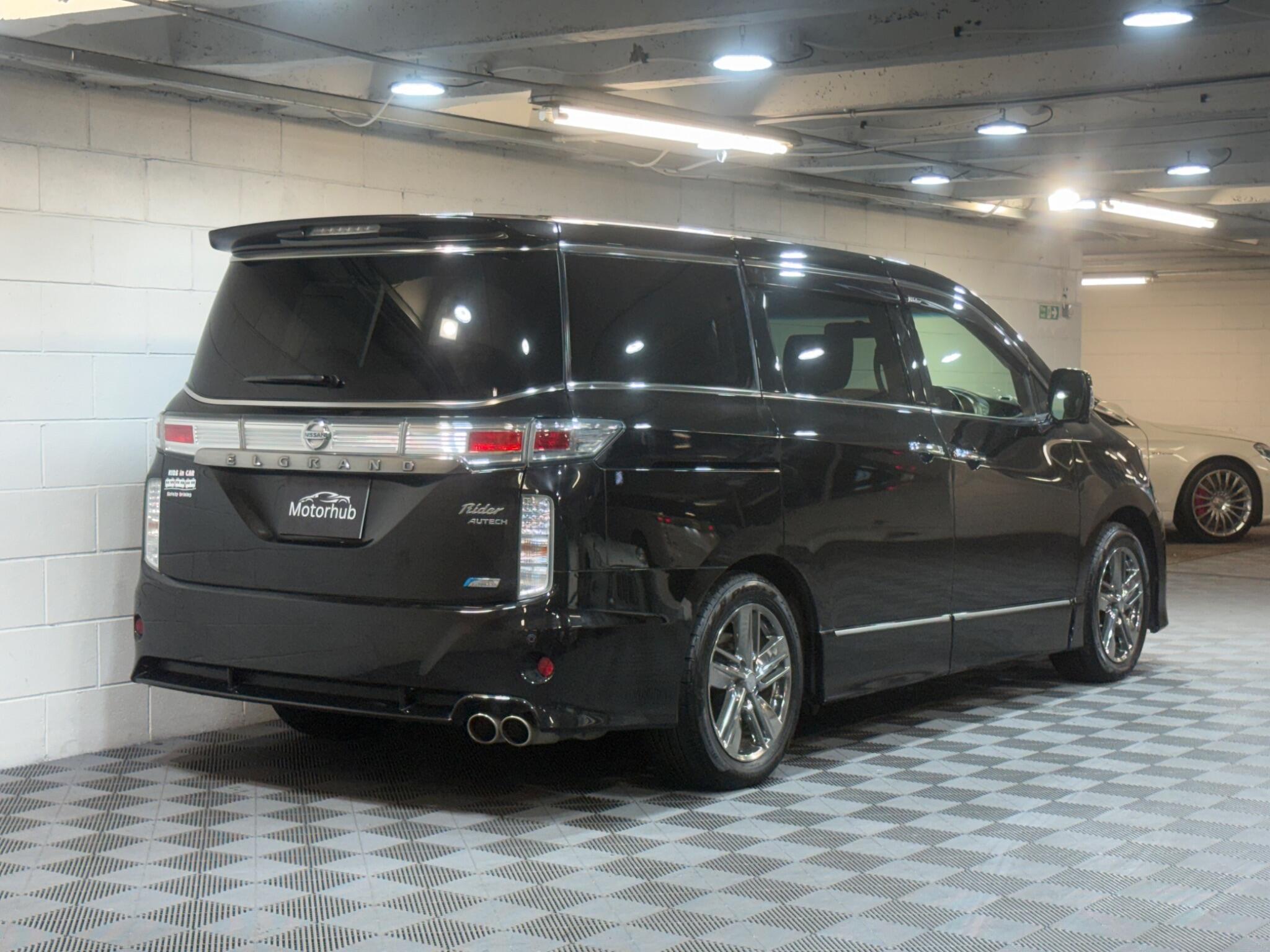 Nissan Elgrand - Image 5