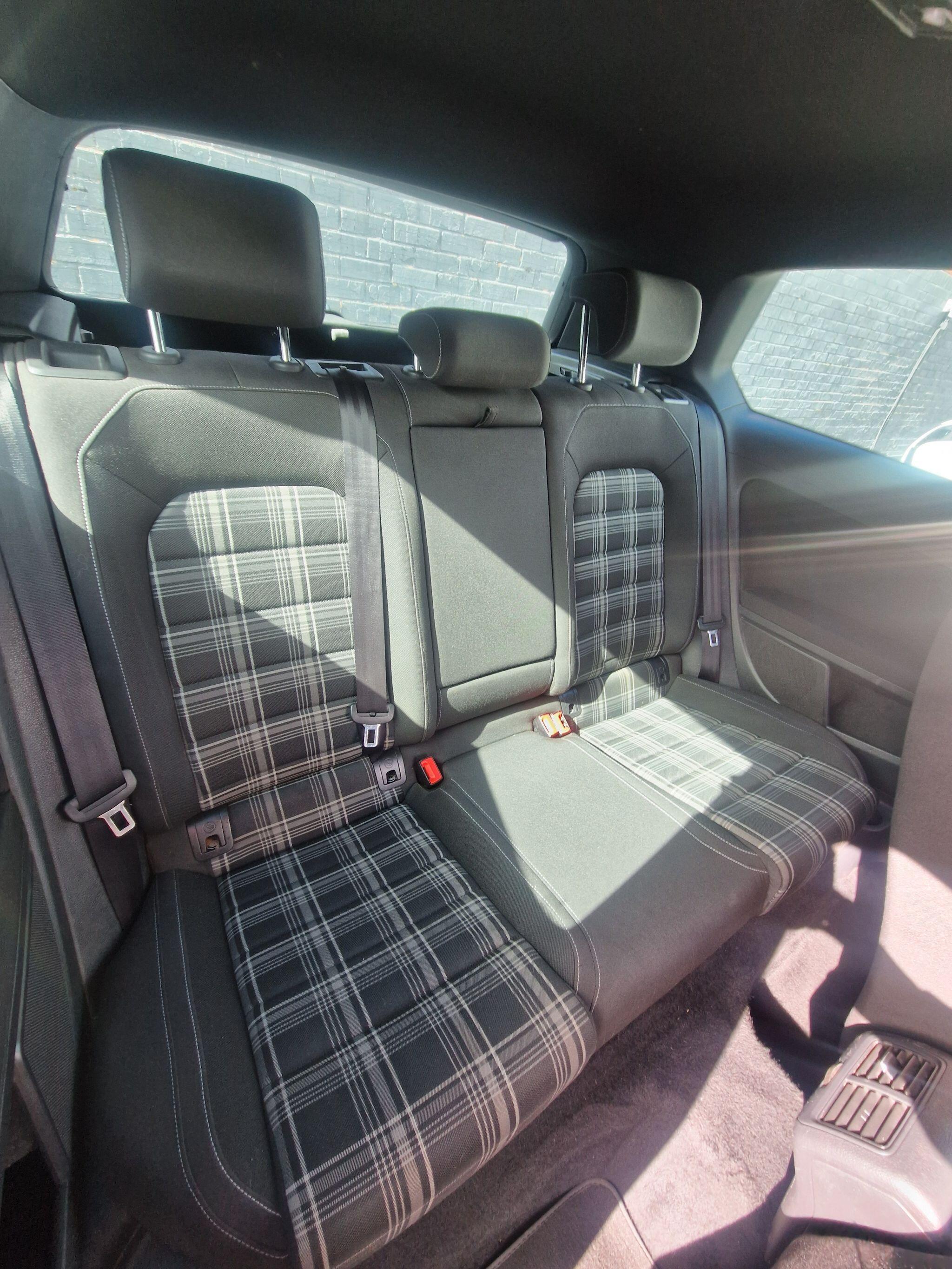 Volkswagen Golf - Image 33