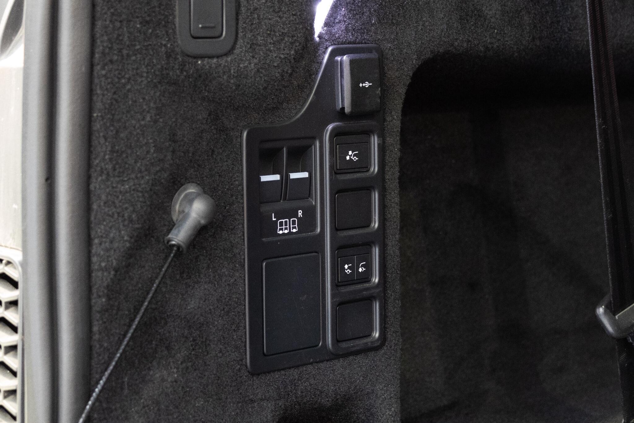 Land Rover Discovery - Image 11