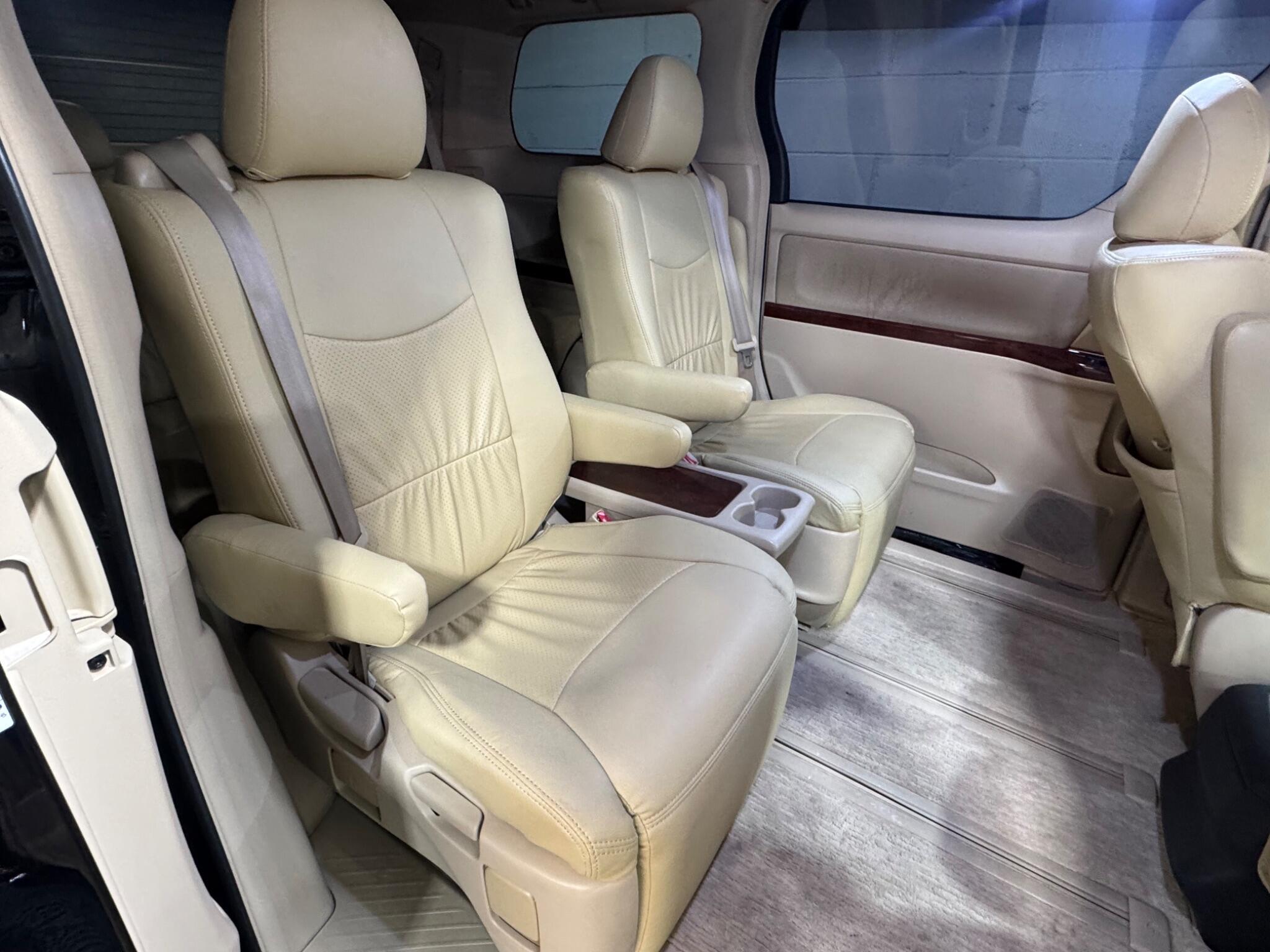 Toyota Vellfire - Image 12